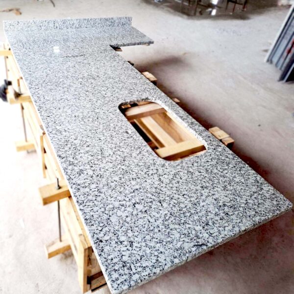 P White Granite - Image 3